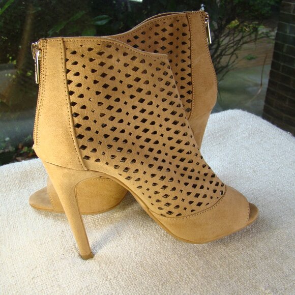 Forever 21 tan suede textile cut-out peep toe slim high heel booties, Sz 5.5 - Picture 3 of 11